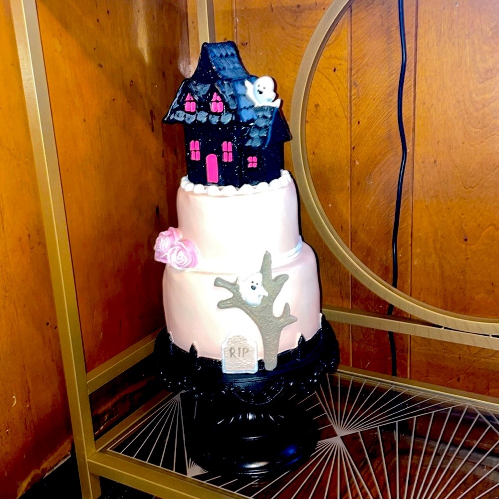 Viral Ecco pink Haunted House Cake Decoration